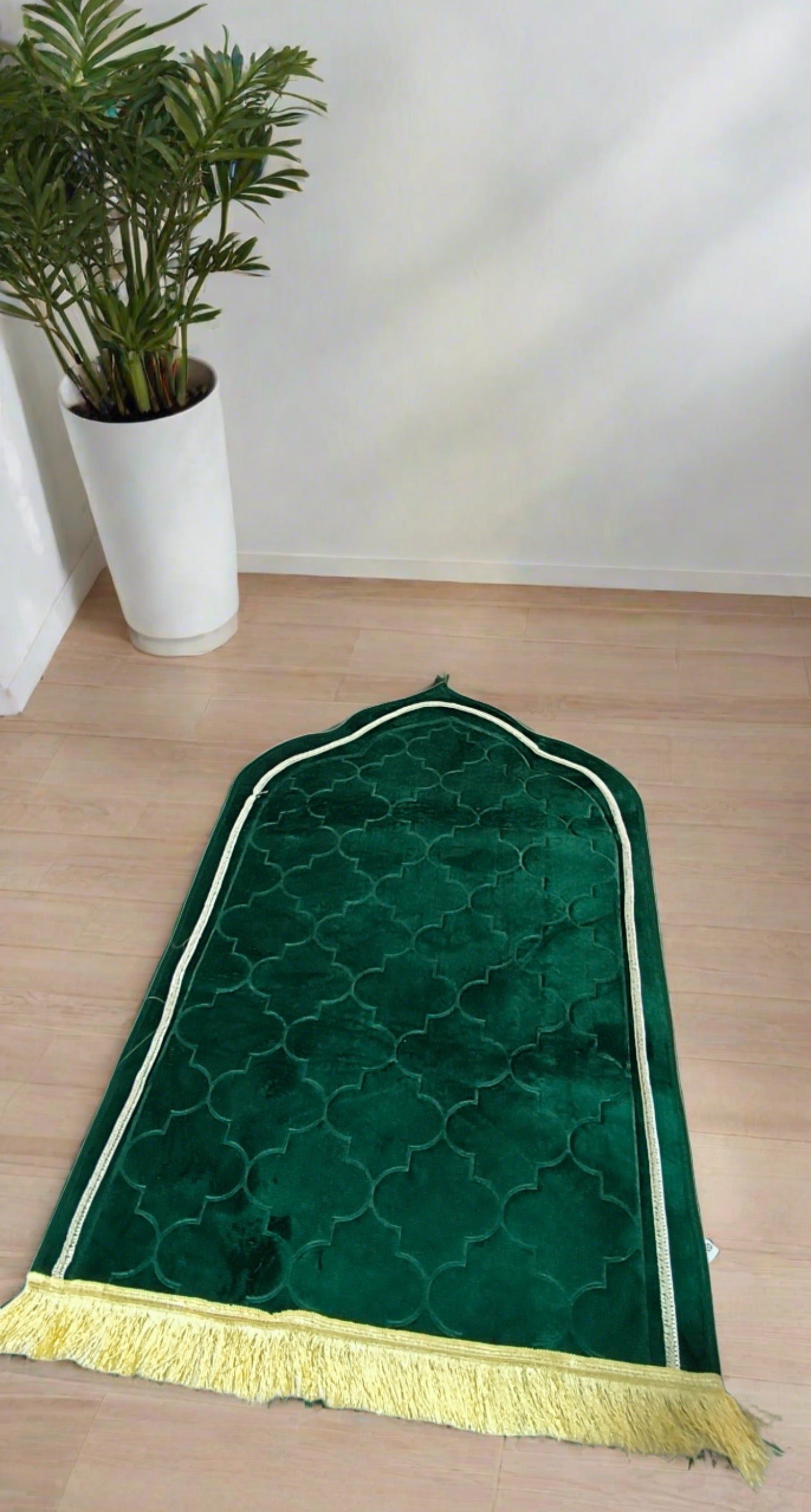 Minarrete Prayer Mat (Velvet) alifthebookstore